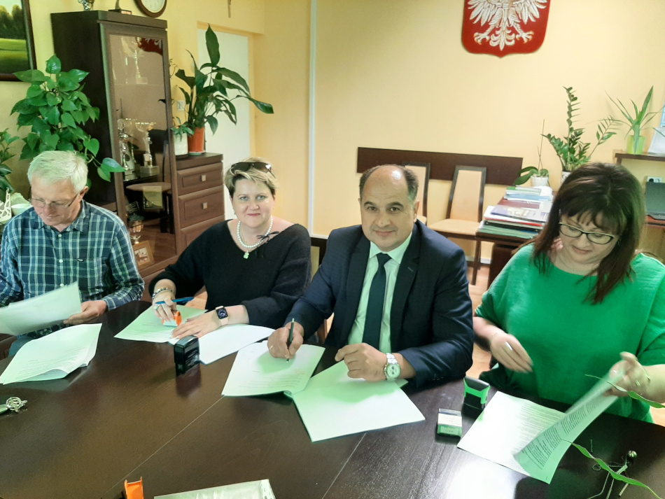 Osoby podpisujące umowy na zadania w ramach Rządowego Funduszu Polski Ład